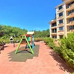 Flora شقة