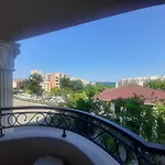 Flora شقة